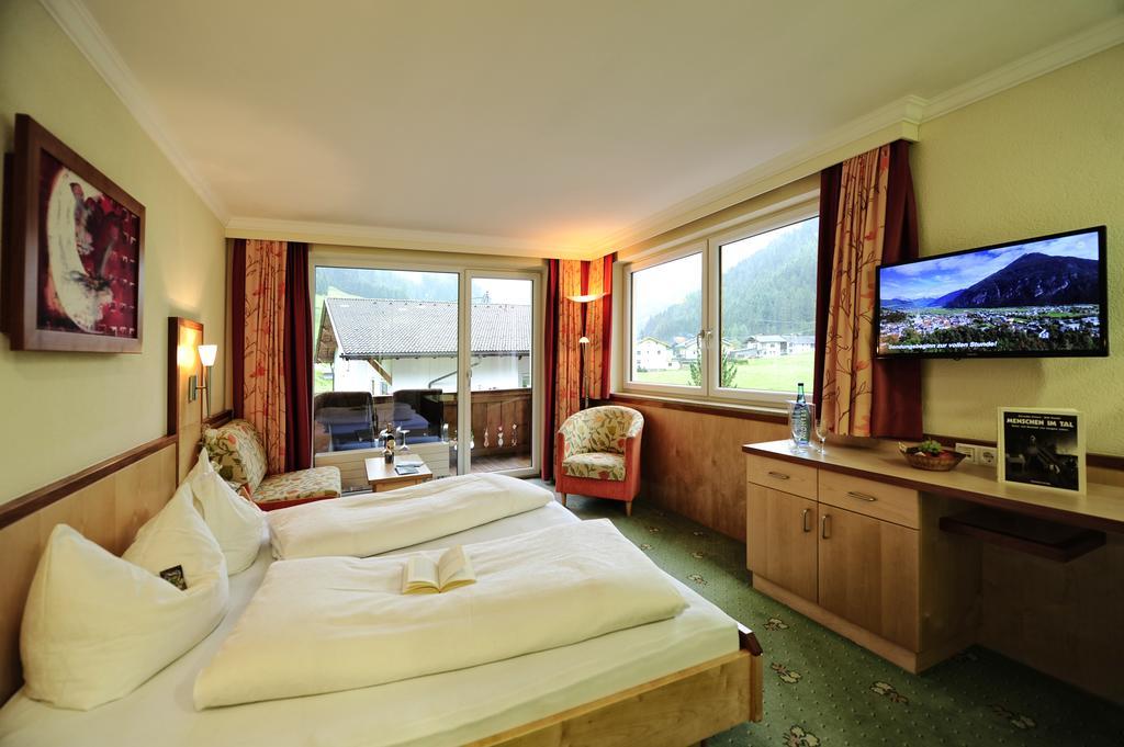 Hotel Alpenhof Pitztal St. Leonhard im Pitztal Exterior foto