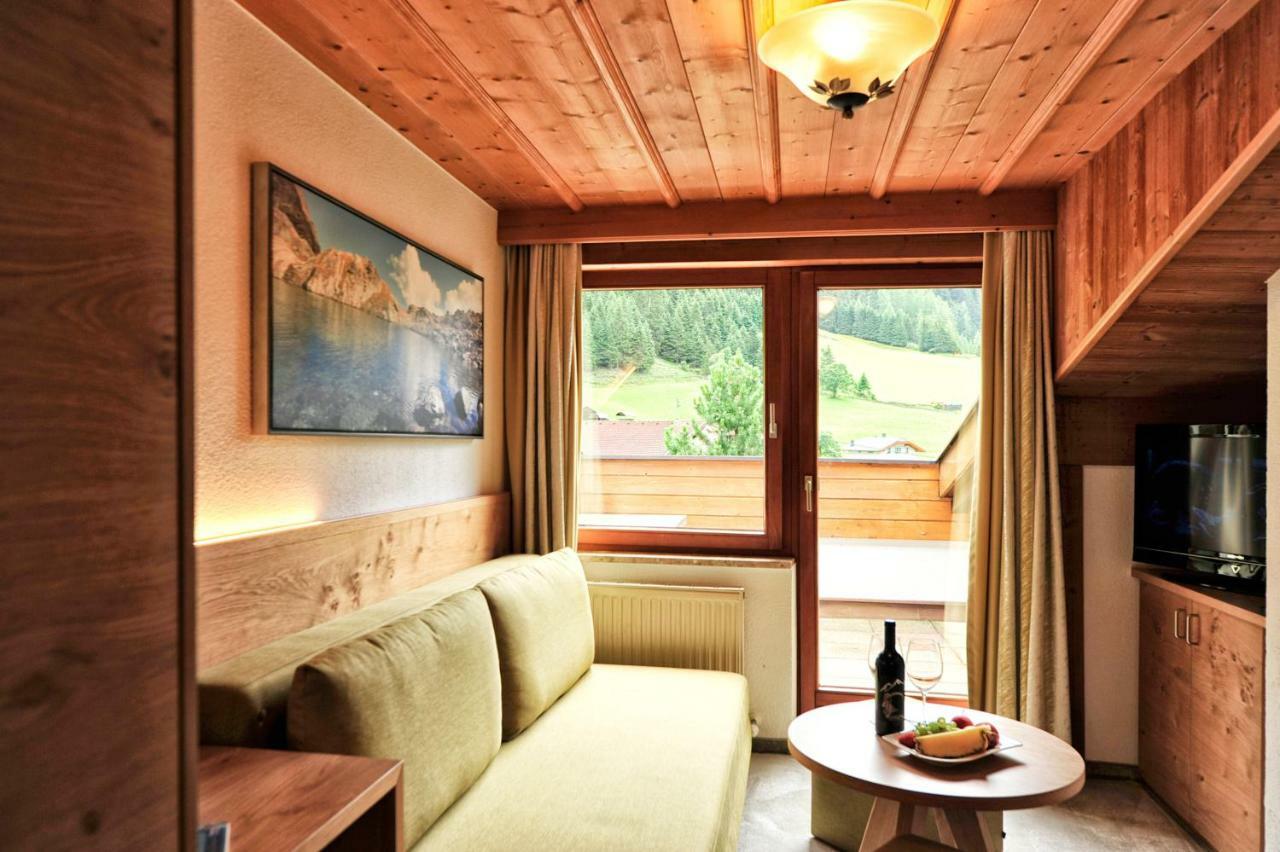 Hotel Alpenhof Pitztal St. Leonhard im Pitztal Exterior foto
